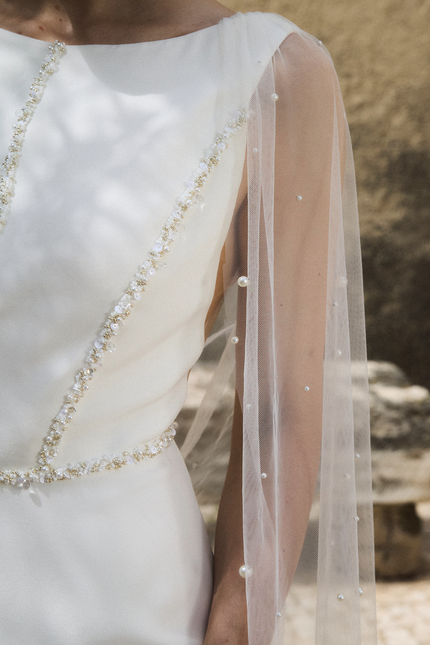 camille-marguet-robe-mariage-collection-2025-arles-diana-perles-10LD