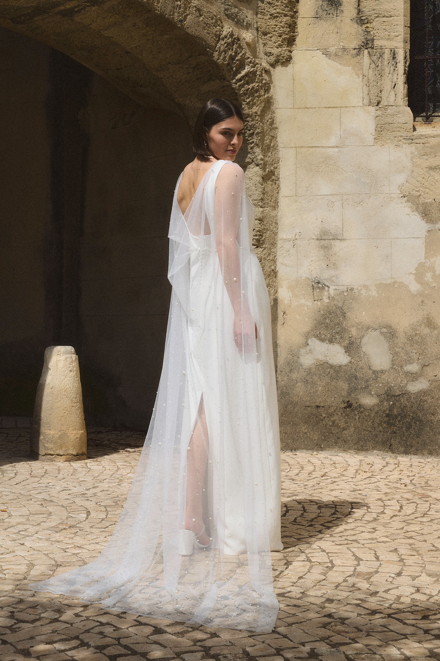 camille-marguet-robe-mariage-collection-2025-arles-diana-perles-6LD